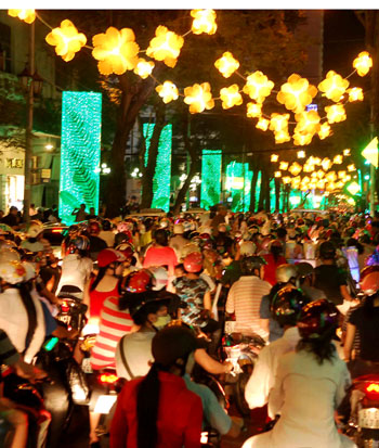 Những[-]hỉnh[-]ảnh[-]không[-]thể[-]thiếu[-]trong[-]đêm[-]Giáng[-]sinh[-](Ảnh:[-]Trung[-]Kiên)